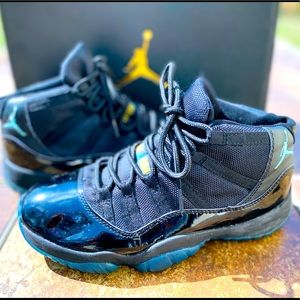 Air Jordan 11 Retro Gamma (Size 8) Slight Scuff